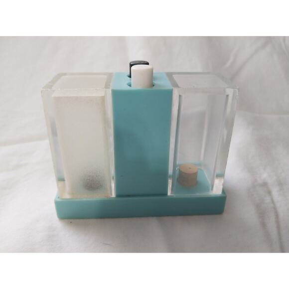 Vintage Whirley Blue Georgia Peach State Plastic Push Salt & Pepper Shaker - Picture 2 of 3